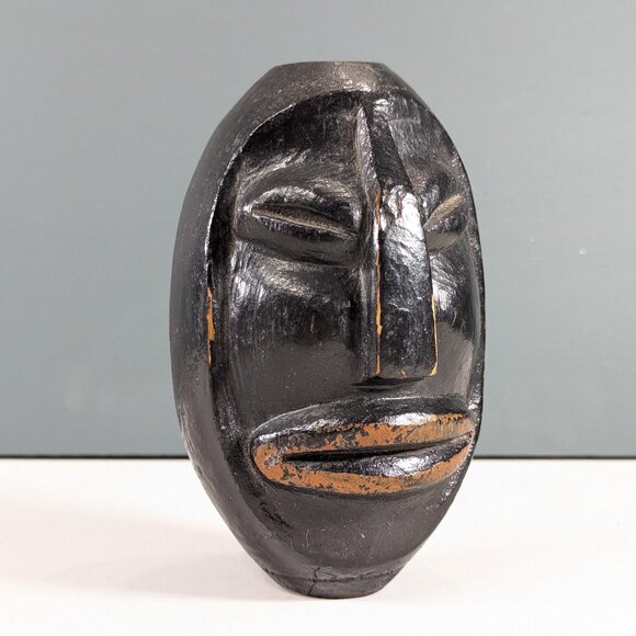 Hand carved wooden face bead signed Wally 68, vintage Folk Art - Picture 1 of 9